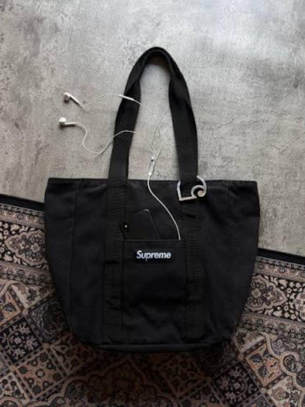 SUPREME | Classic Gender-Neutral Canvas Everyday Tote Bag in Black